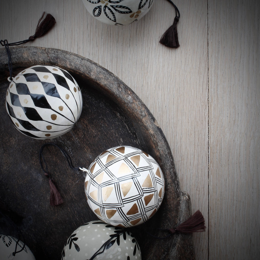 Xmas deco | Hand-painted Christmas baubles paper mache